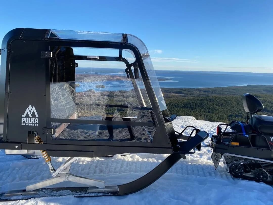 Pulkapanorama på berget med utsikt över dalen