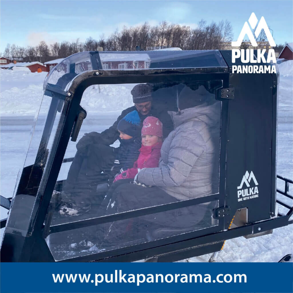 Pulkapanorama familj på tur